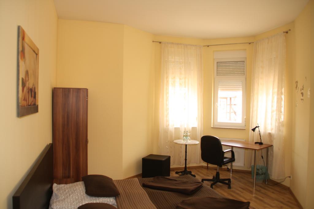 Отель Deutsches Haus Шпринге Номер фото